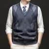 Novo colete de tricô masculino da Amazon, estilo coreano, solto, casual, sem mangas, com forro de fleece, colete masculino quente