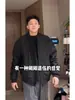 Chaqueta de Vuelo Coach a Prueba de Tres Cosas con Cuello Alto para Hombre Estilo Chico Duro Silueta Chaqueta de Trabajo Uniforme Corto de Béisbol Americano