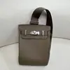 2026 Novo Modelo Transfronteiriço Togo Couro Bovino de Camada Superior Bolsa de Peito Kelly, Mochila Pequena de Ombro Único para o Dia a Dia da Moda Unissex Tendência