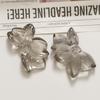 Sensación fría todo-partido transparente forma irregular flor resina parche diy aretes aretes accesorios para el cabello material venta al por mayor