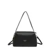 Bolso cuadrado pequeño nuevo 2026 transfronterizo, elegante y minimalista, moderno y a la moda, con sensación de alta calidad, gran capacidad, adecuado para ir al trabajo y se puede llevar como bolso de hombro o bolso de mano.