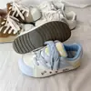 Tênis de Treino Alemão de Aparência Elegante com Sola Grossa para Mulheres, Novos Tênis Brancos Versáteis da Moda Coreana 2026, Sapatos Casuais para Estudantes com Design Ugly-Cute para Mulheres