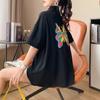 Camiseta Polo Feminina Bordada com Borboletas de Verão 2023, Comprimento Médio, Manga Curta, Gola Polo, Botão Criativo, Nova Tendência em Roupas Femininas de Tamanho Grande