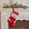 Nueva decoración navideña en rojo y dorado con patrones brillantes, con adornos colgantes de Papá Noel, muñeco de nieve y renos, calcetines navideños de tela, lindos calcetines navideños de peluche