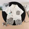 Conjunto de Roupa Infantil para Meninos, Roupas de Bebê Estilosas, Camisa de Verão para Meninos, Conjunto Duas Peças Manga Curta Estampa de Leopardo Venda por Atacado