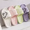 Sandalias Estilo Nuevo 2026 Chanclas al por Mayor para Hombres y Mujeres Uso en Casa de Verano Lindas de Dibujos Animados de Pareja Chanclas de Eva de Verano