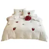 Estilo Lindo Invierno Cálido Imitación Lana Felpa Juego de Cuatro Piezas Corazón de Niña Patchwork Bordado Completamente Mate Espesado Leche Felpa Ropa de Cama