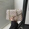 Bolsa de corrente retrô estampada em cor sólida da moda, fecho de metal estilo coreano, bolsa de ombro feminina, bolsa transversal, bolsa quadrada pequena, adequada para vendas transfronteiriças