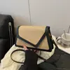 Bolso Pequeño para Mujer 2026 Verano Nuevo Diseño de Nicho de Moda Simple Tejido de Paja Cuadrado Pequeño Bolso Cruzado Versátil de Moda