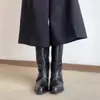 Versión de Cuero Suave 2026 Hebilla de Cinturón Moda Estilo Coreano Nuevo Botas de Motocicleta Zapatos de Mujer Botas de Media Caña Puntiagudas Negras Botas Cómodas para Mujer