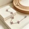 Pulsera de Trébol de Cuatro Hojas Incrustada con Diamantes, Acero de Titanio, Diseño Simple y de Moda, Estilo Japonés y Coreano, Pulsera Versátil con Incrustación de Circonita