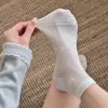 Meias Curtas Bordadas com Gato de Desenho Estilo Japonês Soft Girl para Mulheres, Versáteis e Respiráveis, Adequadas para Combinar com Tênis Brancos