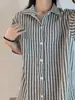 Camisa de Manga Corta con Solapa Gris Patrón Espiga para Hombres y Mujeres, Estilo Veraniego Old Money Cleanfit Holgada Casual Camisa de Pareja