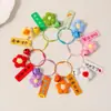 Llavero de flor de pompón de ganchillo, colgante para bolso, accesorio exquisito y práctico para estudiantes, regalo de graduación para profesores