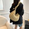 Bolsa de Nuvem Bordada com Linhas Aneladas Bolsa de Algodão Bolsa de Ombro Plissada Distinta Bolsa Transversal Tendência Estilo Ocidental Bolsa Tendência para o Dia a Dia