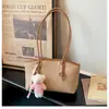 Nova bolsa de ombro minimalista transfronteiriça, estilosa e versátil, uma bolsa de mão da moda e elegante estilo coreano para mulheres, perfeita como bolsa de ombro.
