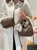 Bolso de Mano de Alta Gama de Nicho Nuevo para Invierno 2026 para Mujer, Bolso Cruzado Casual de Moda, Bolso Cubo Versátil para el Trabajo