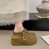 Sandalias retro estilo Birkenstock de plataforma en color marrón, nueva colección de otoño, diseñadas para uso en exteriores, con diseño de punta cerrada y efecto que realza la altura