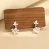 Nuevos Pendientes Pequeños Exquisitos con Incrustaciones de Diamantes de Espiga de Trigo Europeos y Americanos Elegantes Chapados en Oro de Dos Tonos Clip para Oreja Perforada Pendientes para Mujer
