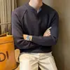 Suéter casual de punto fino para hombre, color liso, otoño e invierno, venta al por mayor del fabricante, con jacquard de rayas finas, corte ajustado, tejido base
