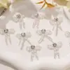 Estilo Coreano Ins Frescos y Llamativos Plata Perla Pedrería Moño DIY Aretes de Moda Accesorios de Flor de Zapato para Mujer Hebilla de Zapato