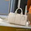 Tendencia de Moda Transfronteriza Europea y Americana Bolsa de Viaje Bolso Versátil Bolso de Hombro Cuero Genuino Bolso Tipo Cojín Boston Guangzhou