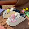 2025 Zapatos de Cueva Populares Famosos en Internet para Mujer Lindo Dibujo Animado Tridimensional Suela Gruesa Ropa de Exterior Calzado de Punta Sandalias Boken de Moda