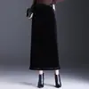 Saia de Veludo Dourado da Moda para Mulheres 2025 Outono Nova Saia Tubinho de Cintura Alta com Fenda Lateral Saia Casual de Comprimento Médio