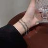 Pulseira de Pérolas Retrô Europeia e Americana Feminina Versátil Toque de Alto Padrão Nicho Elegante Pulseira de Contas Joia Ideal para Casais e Melhores Amigos