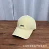 Boné de Beisebol Versátil Estilo Coreano com Bordado de Letras para Mulheres, Novo Simples de Aba Curva Afina o Rosto Boné Bico de Pato para Homens