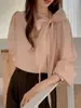 Camisa elegante e delicada estilo coreano com gola de laço diagonal, blusa pullover de cor sólida doce para primavera/outono 2026