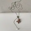 Colar Pingente Cavalo de Balanço Esculpido em Madeira Inspirado em Design para Mulheres, Corrente para Suéter Choker Versátil da Moda Tendência de Luxo Leve Vintage