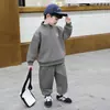Conjunto de Sudadera con Cuello Alto para Niños Primavera y Otoño 2026 Nuevo Elegante Ropa Deportiva para Bebés Conjunto de Dos Piezas para Primavera de Niños