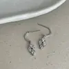 Brincos de tarracha de zircônia em formato de diamante, design único para mulheres, pequenos, requintados, estilosos, modernos, elegantes, adequados para o dia a dia