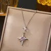 Novo Colar de Trevo de Quatro Folhas Estilo Coreano com Zircônia Microincrustada em Aço Titânio para Mulheres, Banhado a Cobre com Ouro Real, Corrente de Clavícula Tendência
