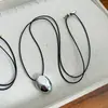 Collar de Cordón de Cuero Negro con Gota de Agua Dorada y Plateada para Mujer, Cadena Minimalista de Suéter de Nicho, Nuevo Accesorio, Estilo de Alta Gama Versátil Plateado