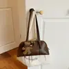 Cross2026 Outono Inverno Nova Bolsa Baguete Retro Maillard Feminina de Ombro Único Sob o Braço Versátil para o Dia a Dia Bolsa Bowling