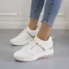 Sapatos casuais esportivos plus size europeus e americanos 21 verão novo plataforma salto plataforma tênis de renda e malha transfronteiriço