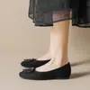Weimei Girl 189-1 Sapatos de Salto Escondido com Fivela Quadrada e Bico Raso para Mulheres Estilo Francês Slip-On Solado Macio Sapatos de Vovó