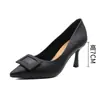 Sapatos com Fivela Quadrada 775-82 Salto Agulha Bico Fino Novo 2024 Feminino Confortáveis para os Pés Sapatos de Salto Alto Profissionais para o Trabalho