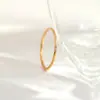 Anel Minimalista de Aço Titânio com Zircônia Ultrafina para Mulheres, Anel de Dedo Mínimo de Luxo Leve, Anel de Banda Simples Fashionável