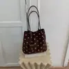 Seleção transfronteiriça de bolsas de bolinhas para mulheres, novo estilo retrô 2026, bolsa de ombro e axila versátil para o dia a dia, nicho