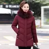 Abrigo de invierno para mamá engrosado talla extra con relleno de algodón para mujeres de mediana edad y mayores de longitud media moda mujeres de mediana edad estilo occidental chaqueta con relleno de algodón