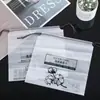 En stock rollo de toallas limpiadoras bolsa con cordón para toallas bolsa de embalaje para toallas faciales desechables bolsa transparente esmerilada con cordón portátil