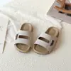 Sandalias Casuales Estilo Coreano para Niñas tipo Birkenstock con Suela Gruesa y Velcro, Chanclas Versátiles para Exteriores y Playa para Niños con Sensación Suave y Acojinada