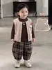 Conjunto de Ropa para Bebé Niño Estilo Coreano Conjunto de Tres Piezas: Camiseta Básica Lisa, Pantalones y Chaleco Nube Pequeña Ropa para Bebé Niño