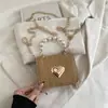Bolso Pequeño Cuadrado con Cadena de Moda para Mujer Primavera/Verano 2026 Nuevo Bolso de Mano Simple con Perlas Bolso Cruzado de Hombro Versátil