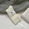 Calcetines de rayas verticales grises oscuras de pasarela para mujer, calcetines de tubo medio para otoño e invierno, algodón, negros, estilo japonés, calcetines de rizo, calcetines largos