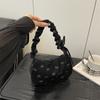 Nova Bolsa de Ombro com Laço Outono e Inverno Design de Nicho Feminina Portátil para o Dia a Dia Versátil Bolsa Tote Pequena de Aparência Sofisticada
