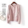 Jaqueta Curta de Couro Estilo Chanel para Mulheres 2026 Nova Coleção Primavera e Outono Petite Elegante Gola Redonda Jaqueta de Couro Biker Top